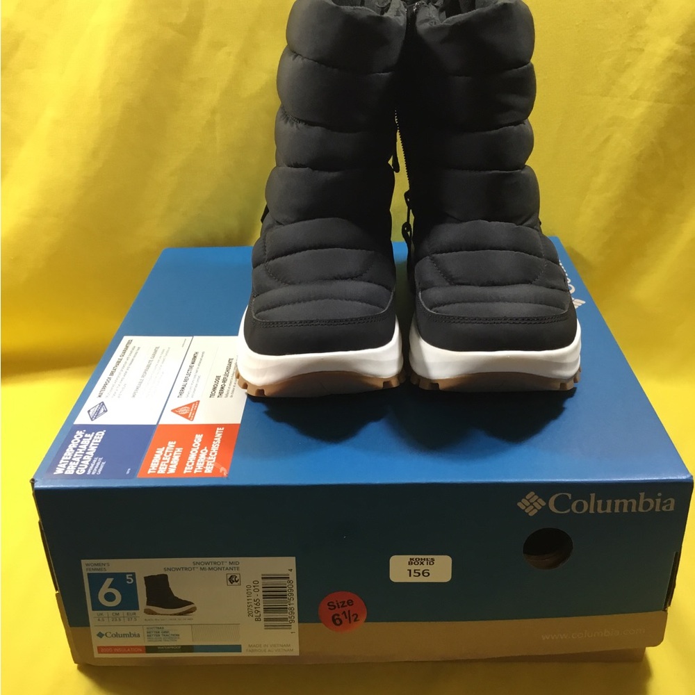 Columbia Women’s  Black Puffer Winter Boots with White Sole SZ 6.5